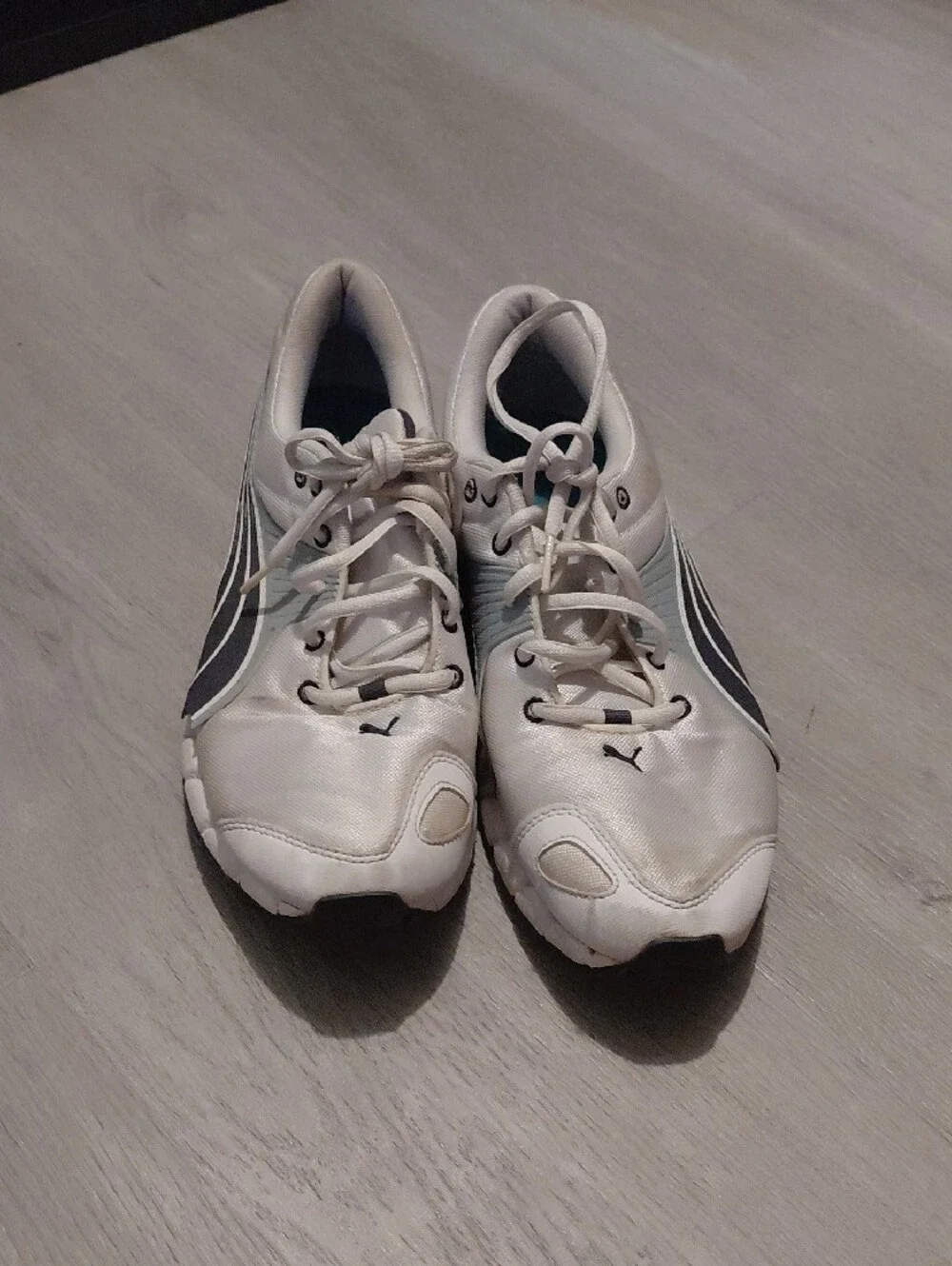 Puma Men's White Athletic Sneakers with Gray Stripes